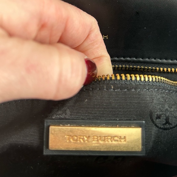 EUC Large Tory Burch Willa - Picture 8 of 11